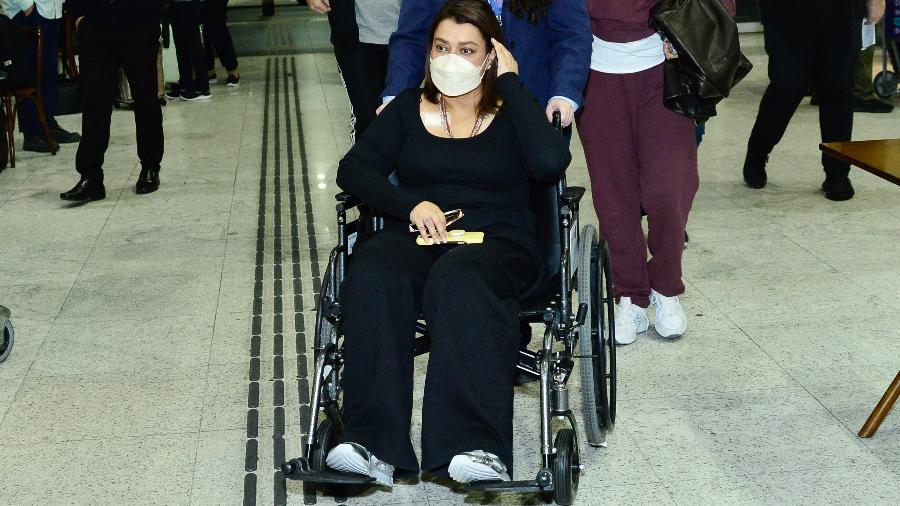 Preta Gil embarca no Aeroporto Internacional de Guarulhos, em São Paulo