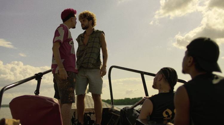 Gigante (David Santos) e Preá (Lucas Galvino) são ratos d'água, piratas dos rios do Pará em "Pssica" Gigante (David Santos) e Preá (Lucas Galvino) são ratos d'água, piratas dos rios do Pará em "Pssica"
