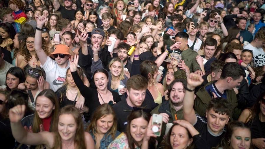 2.mai.2021 - Evento em Liverpool testa se tais shows sem distanciamento social disseminam o vírus - Christopher Furlong / Getty Images