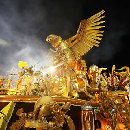 11.fev.2024 - Desfile da Águia de Ouro na primeira noite de carnaval no sambódromo do Anhembi