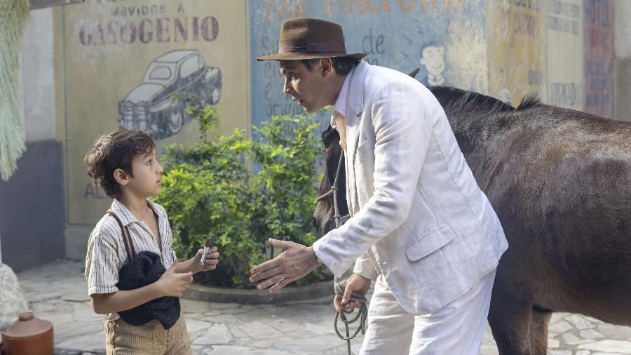 Samir (Davi Malizia) e Candinho (Sergio Guizé) em 'Êta Mundo Melhor' Samir (Davi Malizia) e Candinho (Sergio Guizé) em 'Êta Mundo Melhor'