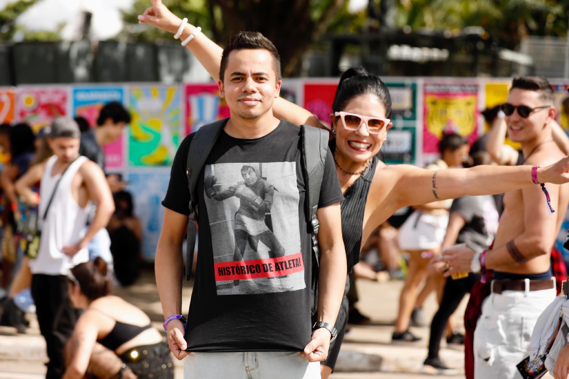 O público aproveita para ser bem humorado também na hora de escolher o look para o festival - Mariana Pekin/ UOL