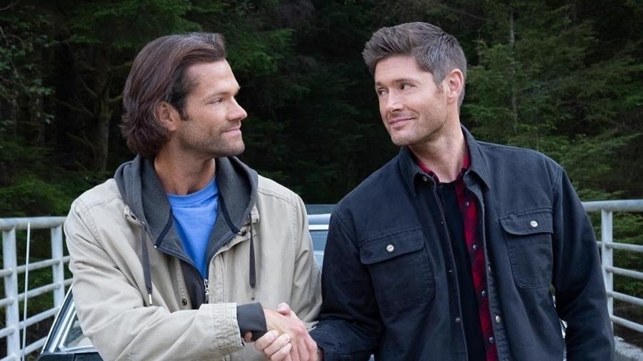 Dean (Jensen Ackles) e Sam (Jared Padalecki), os irmãos Winchester, na série "Supernatural" - Reprodução/CW