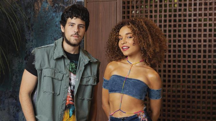 Evelyn (Gi Fernandes) e Tomás (Paulo Mendes) em Mania de Você