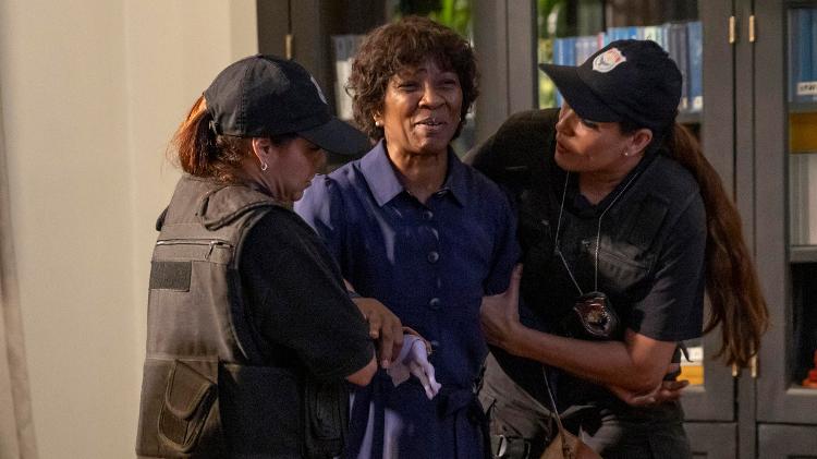 Marlete (Magda Gomes) é presa em 'Mania de Você' Marlete (Magda Gomes) é presa em 'Mania de Você'