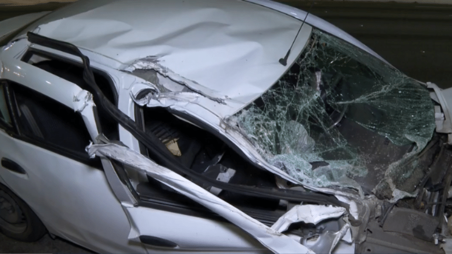 Estado do carro após o acidente envolvendo o ex-BBB Rodrigo Mussi - Reprodução/TV Globo
