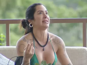 Luana joga cadeira no chão em treta aos berros com Fernando: 'Cospe, lhama'