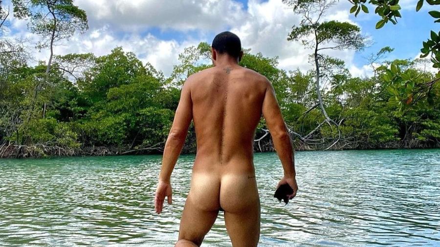 O ator Allan Souza Lima posou pelado em mergulho - Reprodução/Instagram