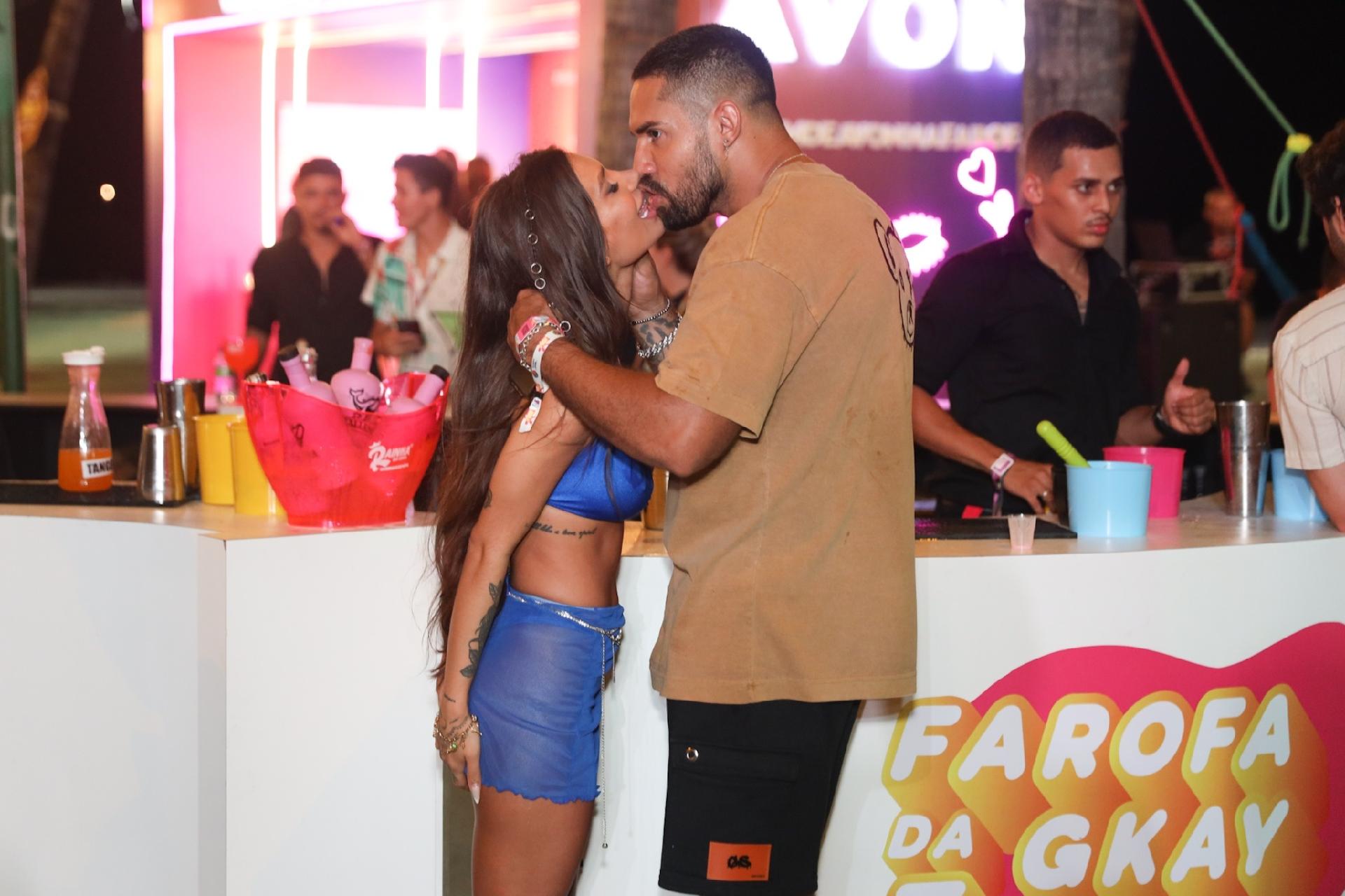 Namorada de Luva de Pedreiro revela que ele a viu pela primeira vez em  Fortaleza, na Farofa da Gkay - Zoeira - Diário do Nordeste