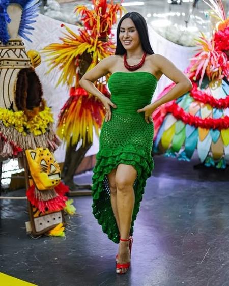 Isabelle já visitou o barracão da escola carioca e tirou as medidas para a fantasia Isabelle já visitou o barracão da escola carioca e tirou as medidas para a fantasia