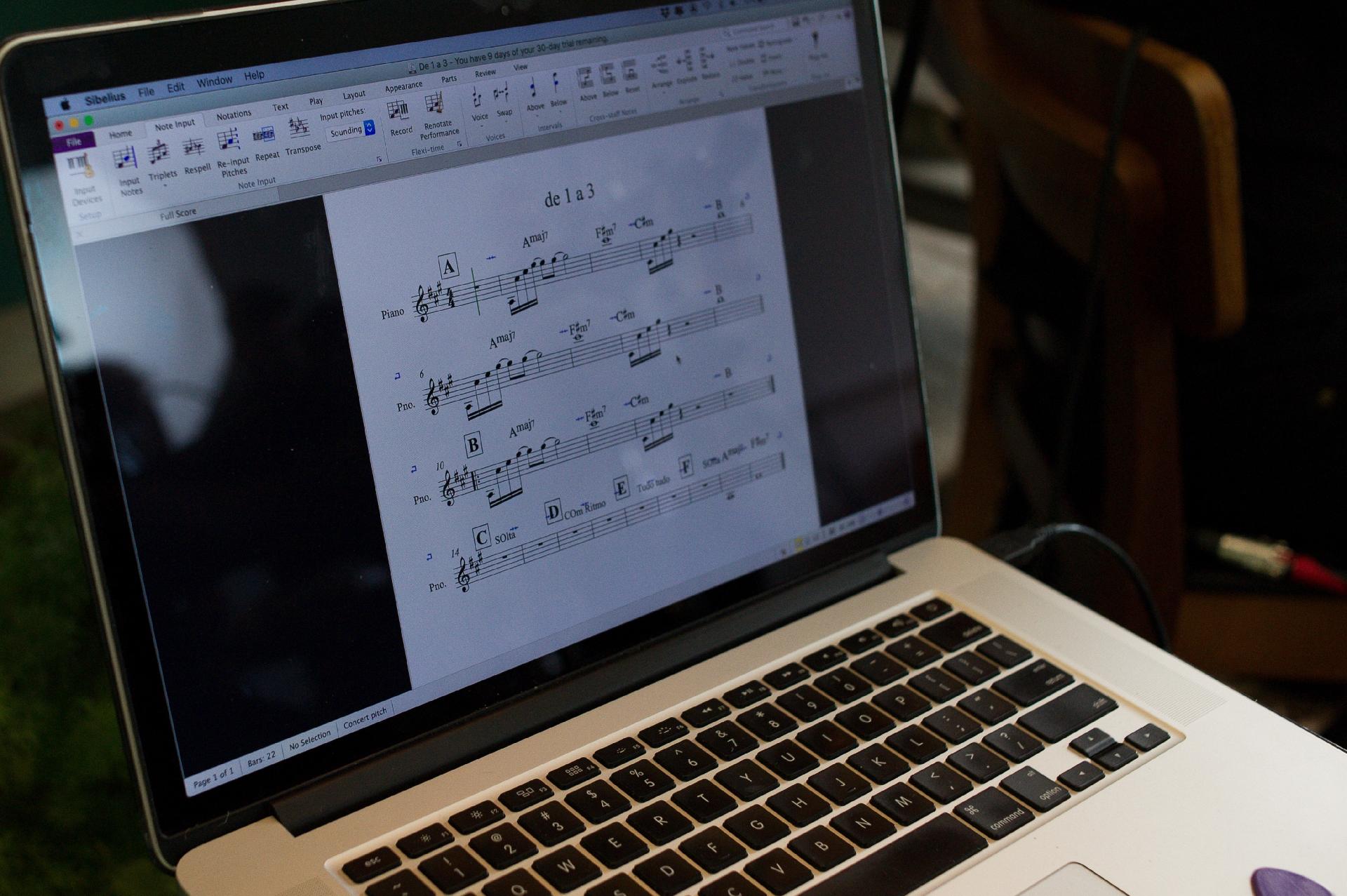 Os bastidores da participação de João Figueiredo no 'Sai da Caixa', com Luiza Possi - Reinaldo Canato/UOL