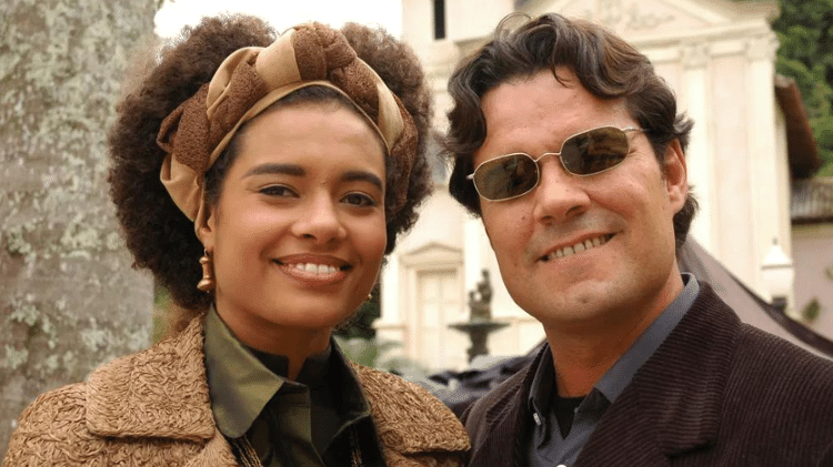 Sabina (Aisha Jambo) e Julian (Felipe Camargo) em 'Alma Gêmea'