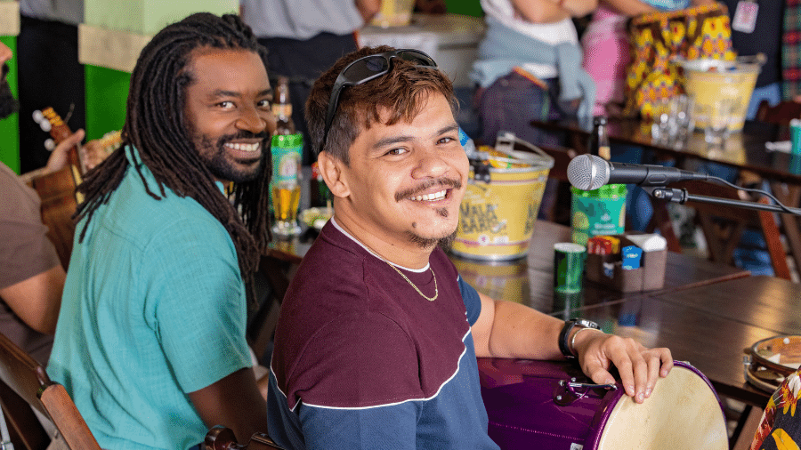 Jão (Fabrício Boliveira) e Sidney (Adanilo) em "Volta por Cima" - Fábio Rocha/Globo