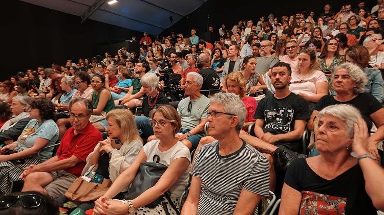 Público lota o auditório da matriz para ver mesa com Felipe Neto na Flip