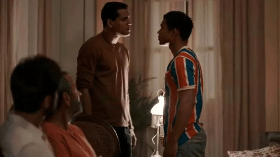 João Pedro (Juan Paiva) e José Bento (Marcello Melo Jr) brigam em "Renascer" - Reprodução/Globo