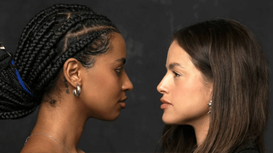 Viola (Gabz) e Luma (Agatha Moreira) em "Mania de Você" - Divulgação/Globo