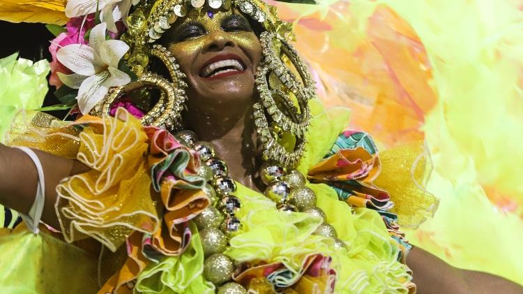 Imperatriz Leopoldinense apostou em fantasias volumosas e exuberantes em desfile do Carnaval 2024