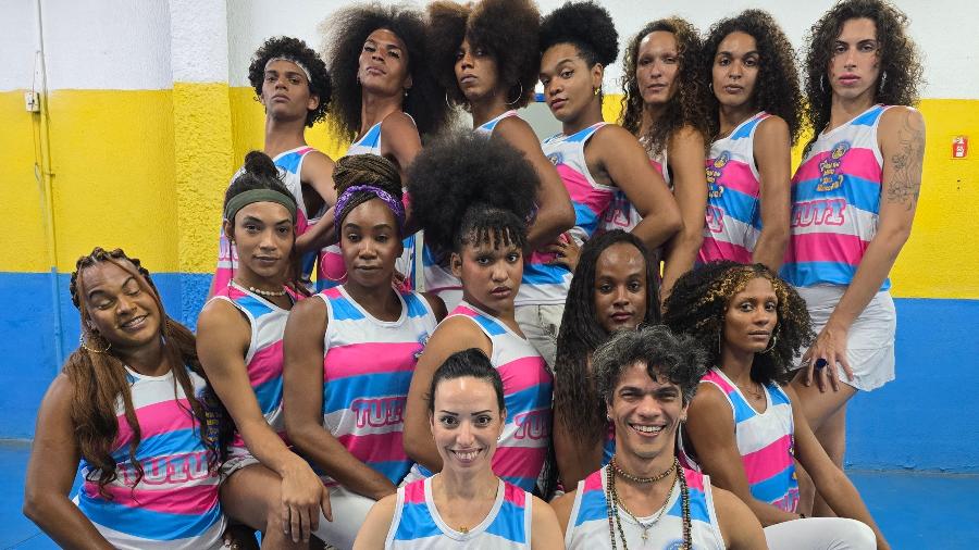 Elenco da comissão de frente é formado apenas por mulheres trans