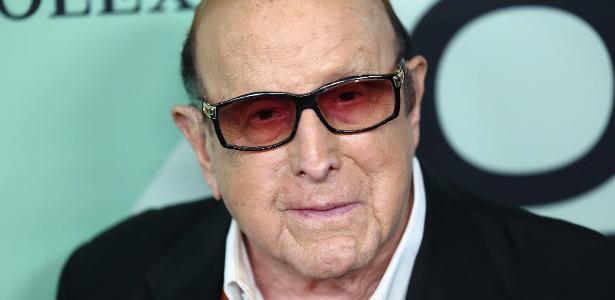 Clive Davis, que lançou Whitney e Springsteen, morre aos 94 anos