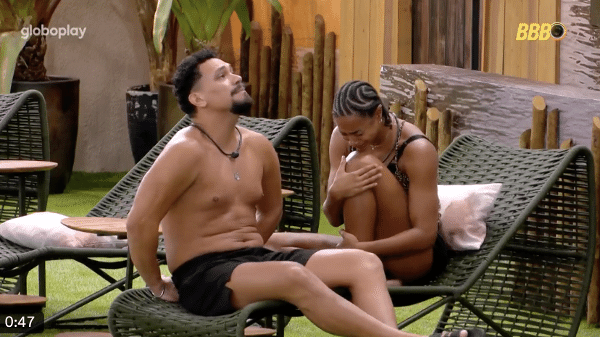 Aline e Vinícius choram juntos