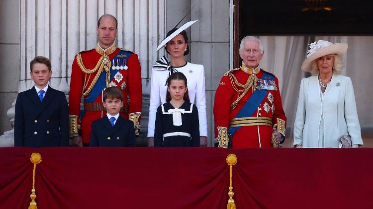 Kate Middleton ao lado da família real no Desfile de Aniversário do Rei Charles 3º