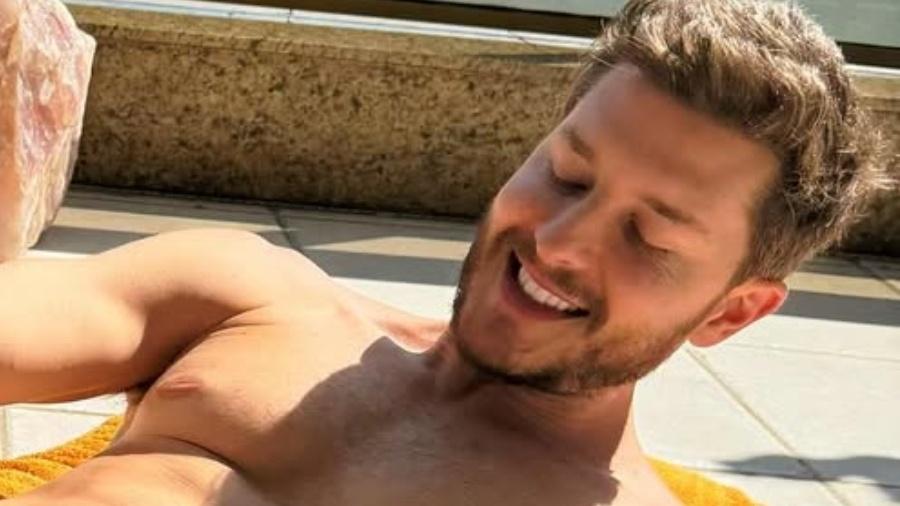Klebber Toledo posa sem camisa nas redes em dia de sol - Reprodução/Instagram