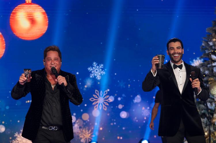 Gusttavo Lima e Leonardo no Natal do Embaixador