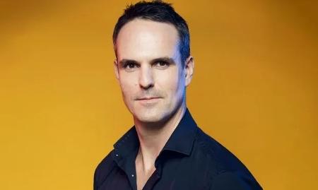 Ator Ben Lewis, de 'O Fantasma da Ópera', morre aos 46 anos Ator Ben Lewis, de 'O Fantasma da Ópera', morre aos 46 anos