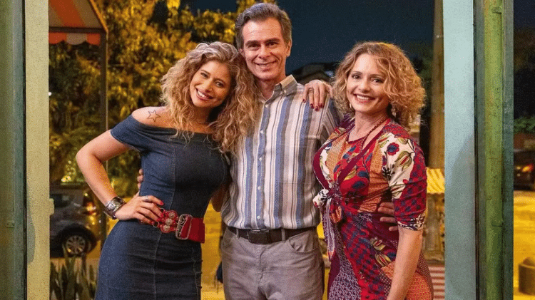 Roxelle (Isadora Cruz), José (João Vitti) e Ivone (Rita Guedes) em 'Volta por Cima'