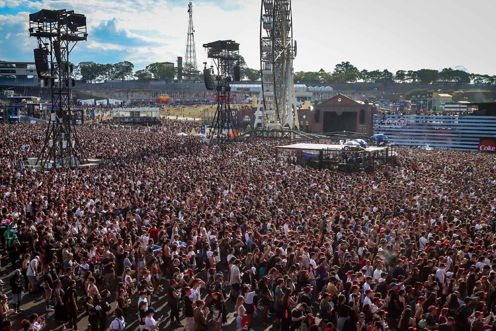 Show de Matuê reúne bom público nas primeiras horas do segundo dia do The Town - AgNews