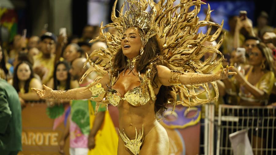 10.fev.2024 - Desfile da Barroca Zona Sul na primeira noite de carnaval no sambódromo do Anhembi.