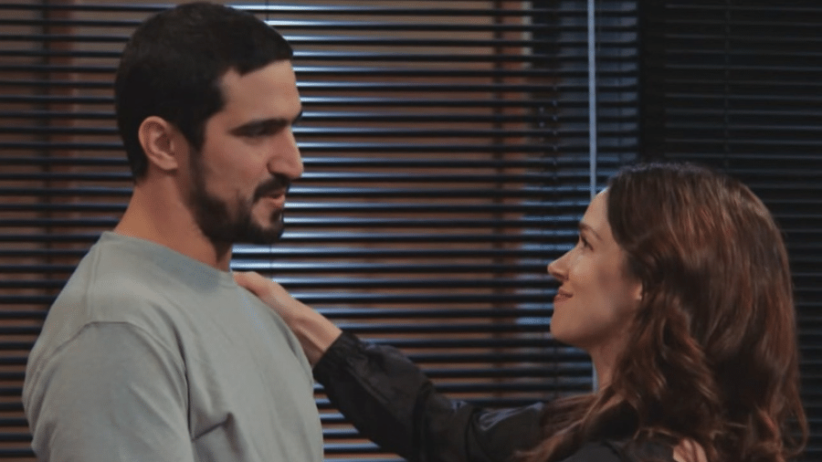 Tom (Renato Góes) e Maya (Sabrina Petraglia) em 'Família É Tudo'