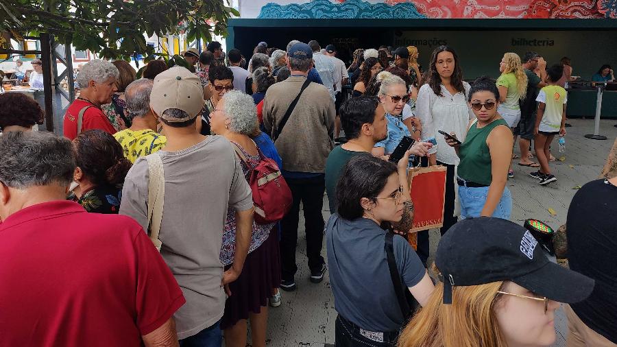 Fila para acompanhar mesa com Felipe Neto na Flip - Ricardo Pedro Cruz/UOL