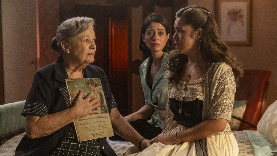 Arlete (Bete Mendes), Clarice (Carol Castro) e Bia (Maisa) em 'Garota do Momento' Arlete (Bete Mendes), Clarice (Carol Castro) e Bia (Maisa) em 'Garota do Momento'