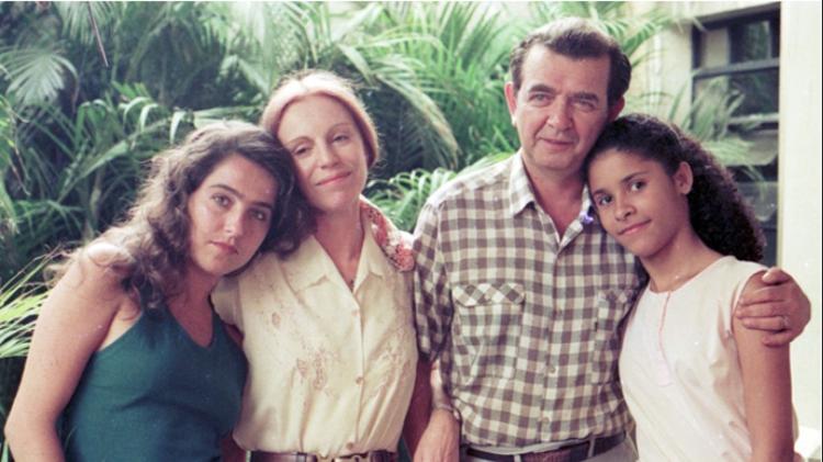 Monique Curi, Ariclê Perez e Umberto Magnani nos bastidores de 'Felicidade' Monique Curi, Ariclê Perez e Umberto Magnani nos bastidores de 'Felicidade'