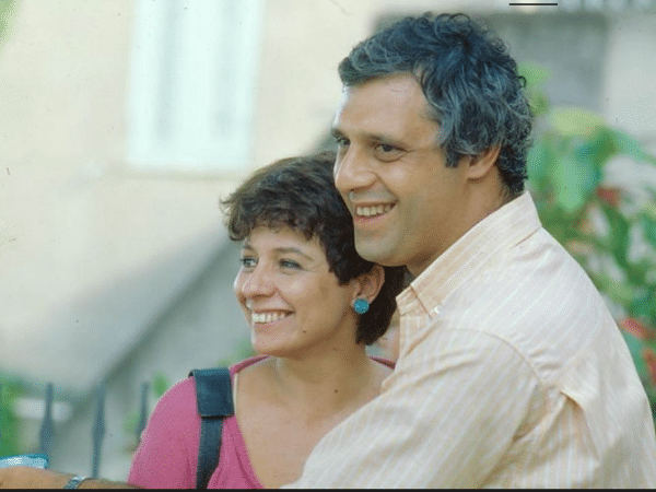 Em 1984, a novela "Corpo a Corpo" foi escrita por Gilberto Braga com a colaboração de Leonor Bassères. A trama retratou a história de Teresa (Glória Menezes), que era apaixonada por Osmar (Antônio Fagundes), um homem bem mais novo que preferiu se casar com Eloá (Débora Duarte). - Divulgação