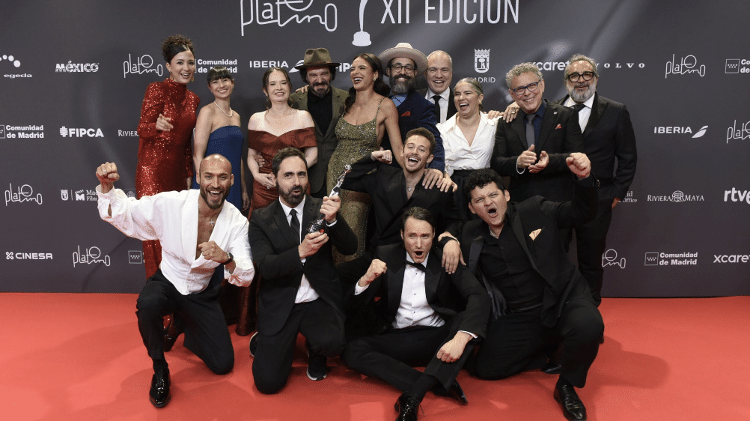 A equipe de "Cem Anos de Solidão", Melhor Série do Prêmio Platino 2025 A equipe de "Cem Anos de Solidão", Melhor Série do Prêmio Platino 2025