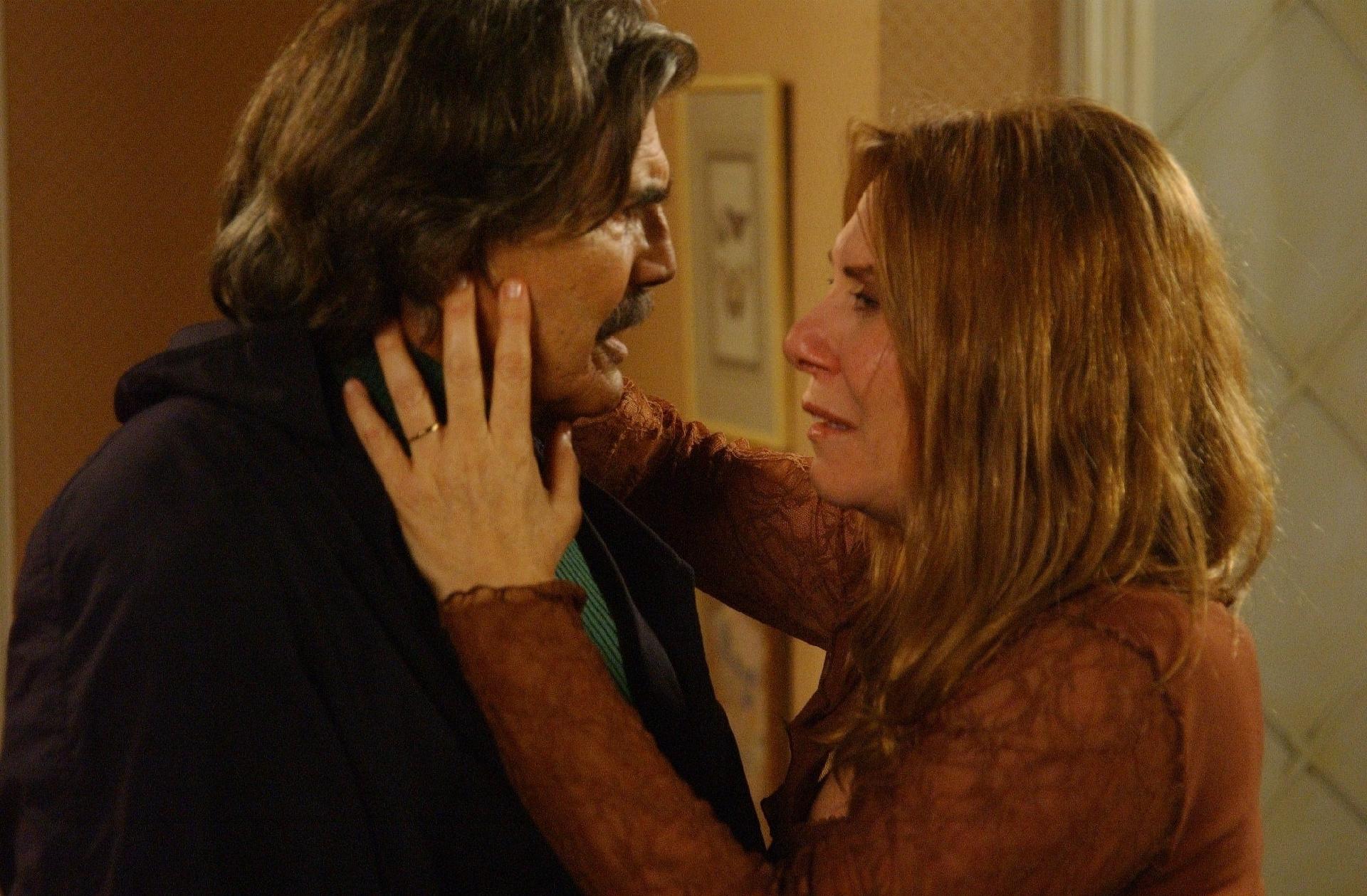 Novela "Senhora do Destino": Nazaré (Renata Sorrah) tenta convencer José Carlos (Tarcísio meira) de sua inocência - Divulgação