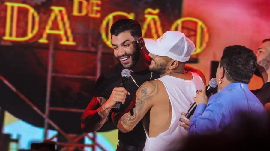 Gusttavo Lima foi agarrado por fã durante show - Thiago Duran/BrazilNews