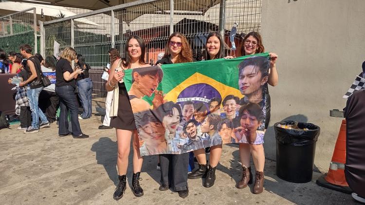 Kamila Mello, 23, Alexa Germany, 26, Lorena Mendes, 21, Angélica Alves, 34, no fanmeeting de Pit Babe