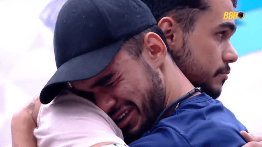 João Gabriel conteve João Pedro, que teve uma crise de choro no BBB 25 João Gabriel conteve João Pedro, que teve uma crise de choro no BBB 25