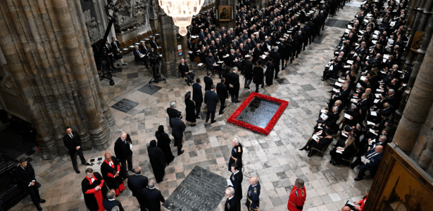 Funeral da rainha Elizabeth 2ª: convidados começam a chegar à Abadia de Westminster