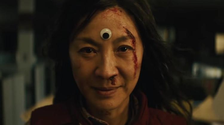 Michelle Yeoh, estrela de "Tudo ao Mesmo Tempo em Todo Lugar", o filme mais "hype" de 2022 - Divulgação - Divulgação