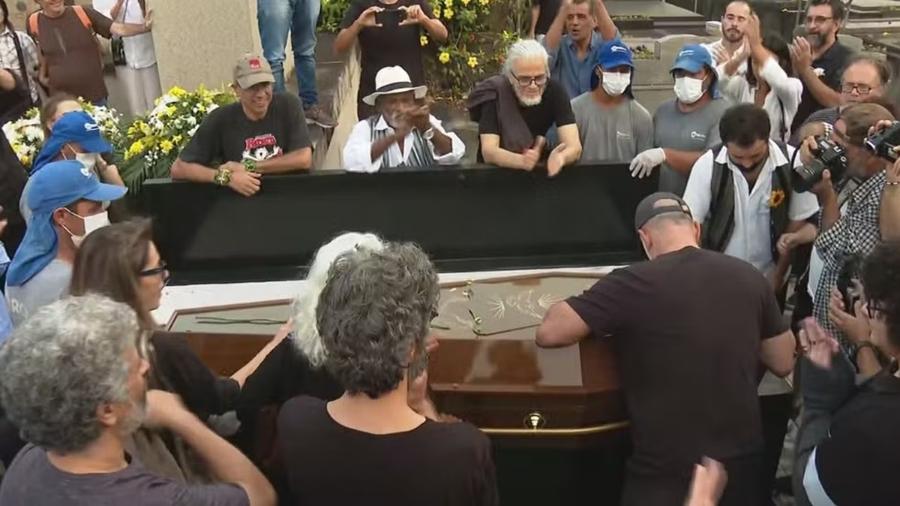 Corpo de Ziraldo é enterrado no Rio - Reprodução/ Globonews