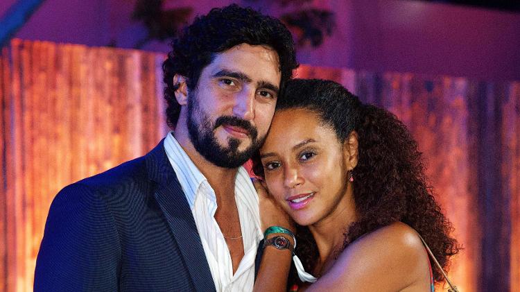 Ivan (Renato Góes) e Raquel (Taís Araujo) em 'Vale Tudo'