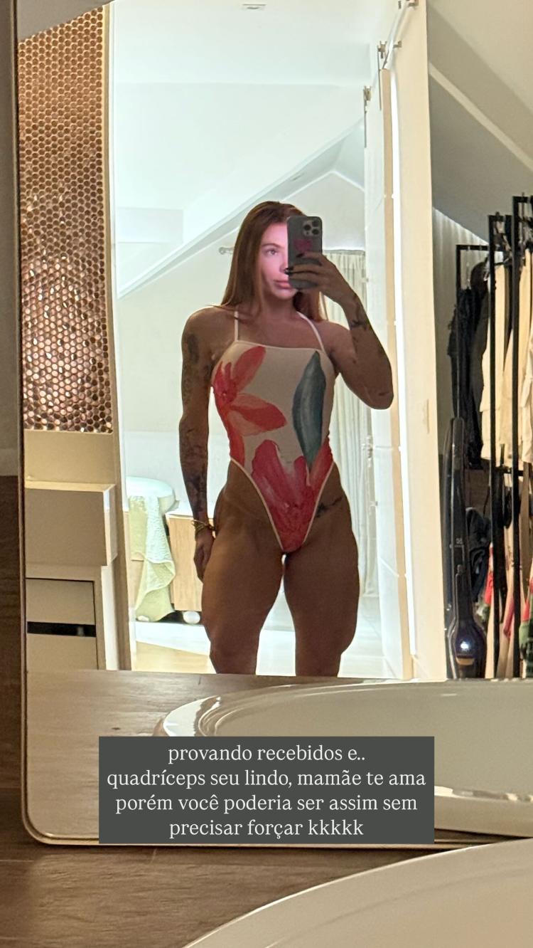 Thaís Vasconcellos mostra corpo em maiô cavado Thaís Vasconcellos mostra corpo em maiô cavado