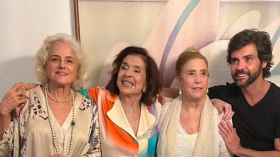 Betty Faria celebra aniversário ao lado de Marieta Severo e amigos - Reprodução/Instagram