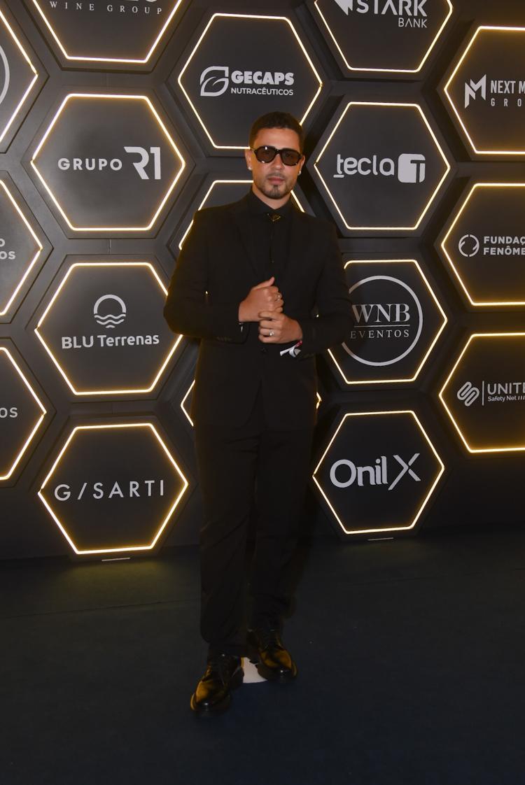 Virginia e mais: leilão de Ronaldo Fenômeno conta com time de famosos