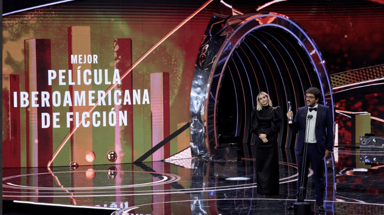 Rodrigo Teixeira e Valentina Herszage recebem os Platinos 2025 por "Ainda Estou Aqui" Rodrigo Teixeira e Valentina Herszage recebem os Platinos 2025 por "Ainda Estou Aqui"
