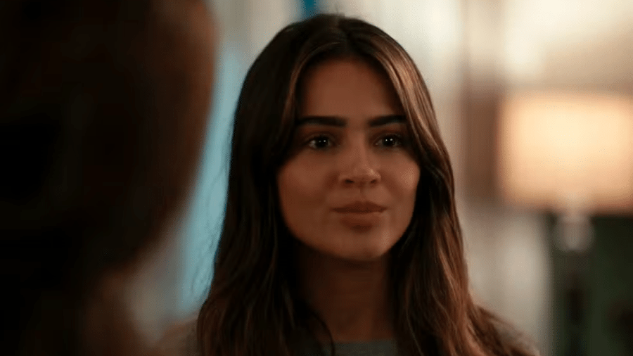 Sandra (Giullia Buscacio) em "Renascer" - Reprodução/Globo